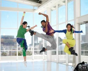 Немаловажную роль в производстве модной спортивной одежды играет материал